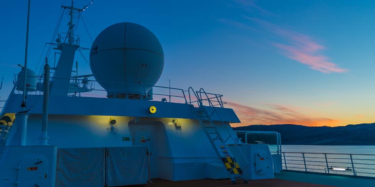 Les avantages de la VSAT dans le secteur maritime 